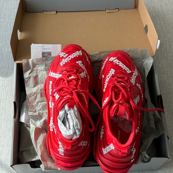 Balenciaga women’s Triple S Logotype Sneakers, size 39. New in box - Picture 3 of 8